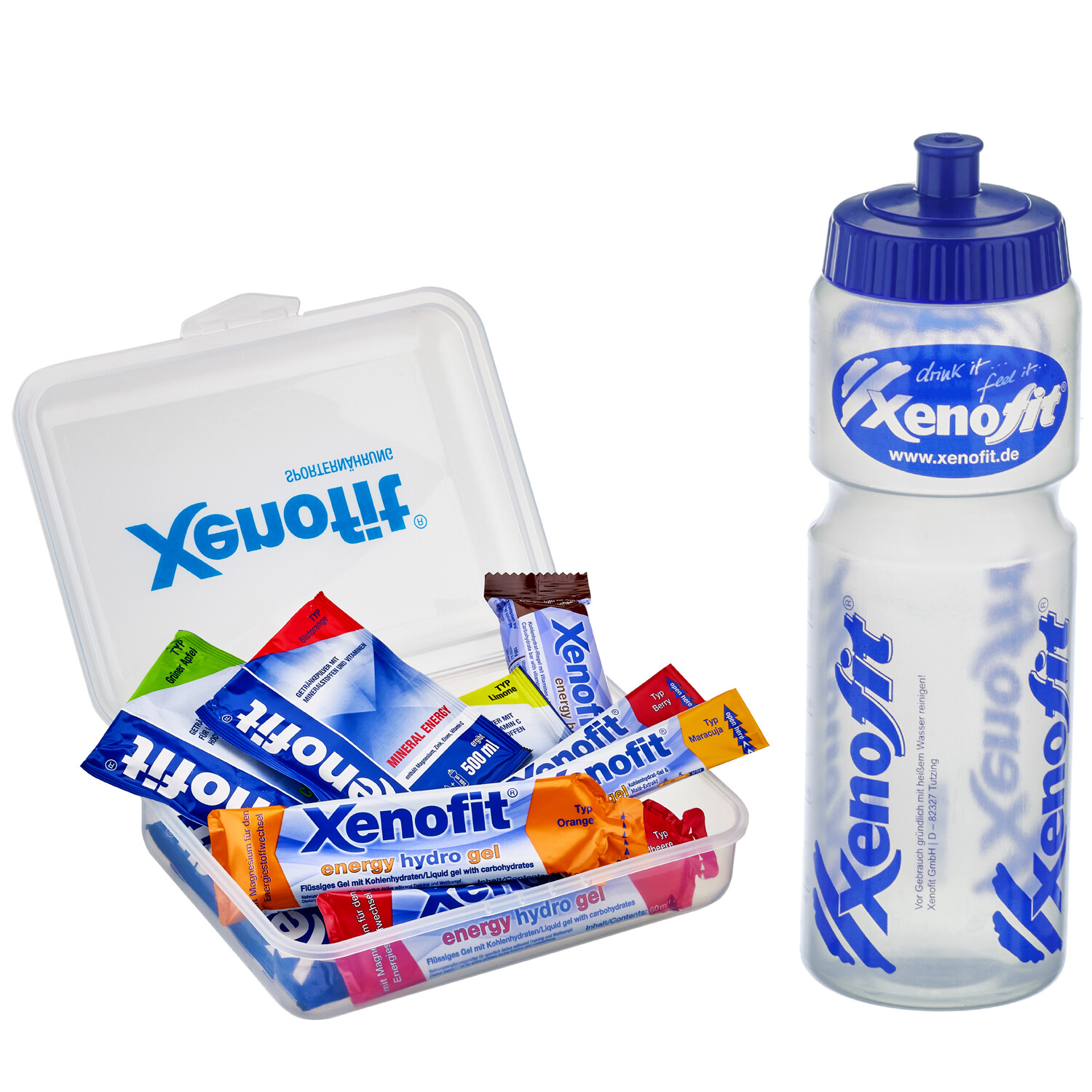 Eine Xenofit-Trinkflasche neben einer transparenten Box mit mehreren Energiegel-Packungen auf weißem Hintergrund.